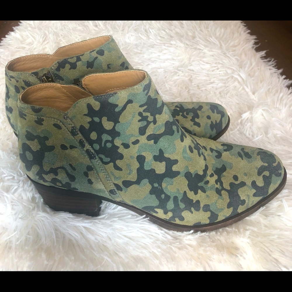 Lucky Brand camo booties, size 8.5